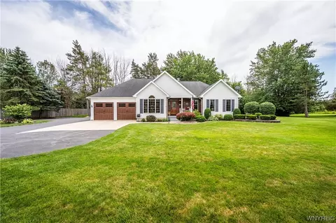 5082 Mapleton Rd, Pendleton, NY 14094