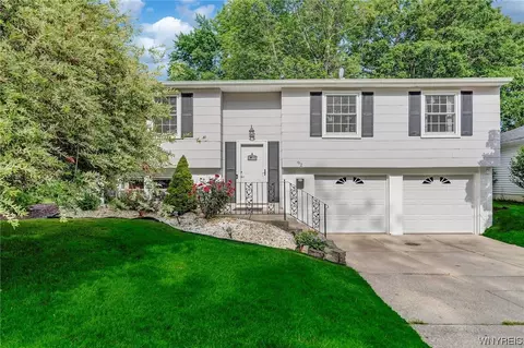 92 Seabrook Dr, Amherst, NY 14221