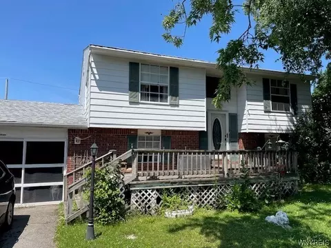214 Fawn Trl, West Seneca, NY 14224
