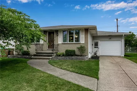 125 Vern Ln, Cheektowaga, NY 14227