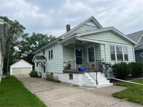 56 Kelsey Dr, West Seneca, NY 14224
