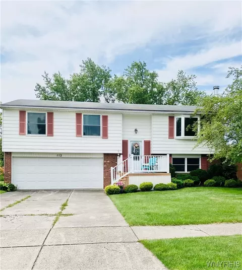 112 Fawn Trl, West Seneca, NY 14224