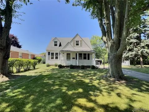 43 Oakwood Dr, Amherst, NY 14221