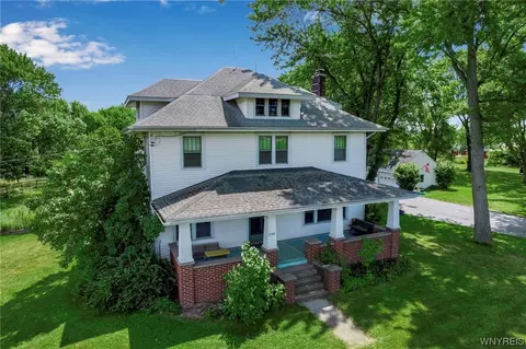 2759 Randall Rd, Ransomville, NY 14131