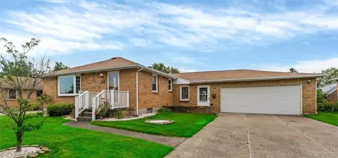 80 Pacecrest Ct, West Seneca, NY 14224