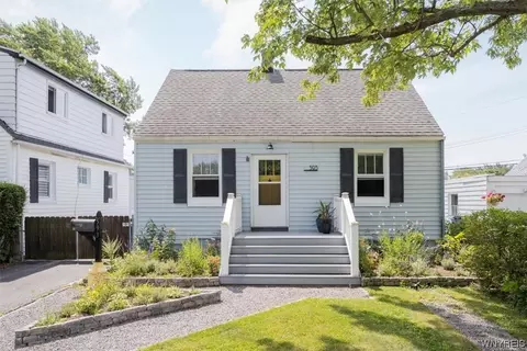 593 Emerson Dr, Amherst, NY 14226