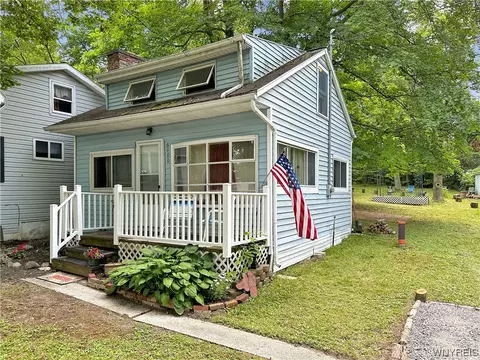 6800 Lakeshore Dr, Castile, NY 14427