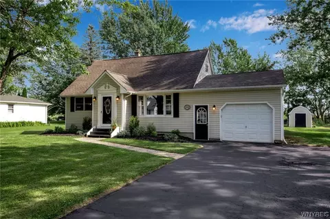 9525 Countryside Ct, Clarence Center, NY 14032