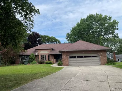 46 Hallmark Ct, Amherst, NY 14221