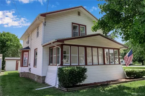 11316 Oak St, Shelby, NY 14103