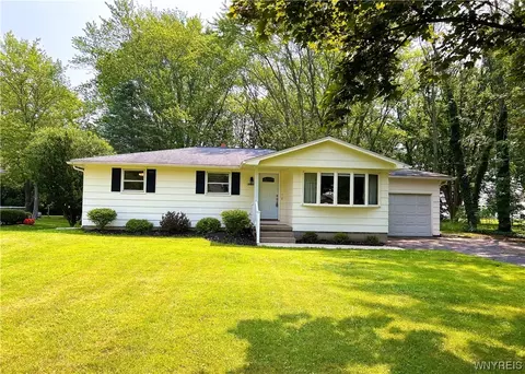 7191 Graydon Dr, Wheatfield, NY 14120