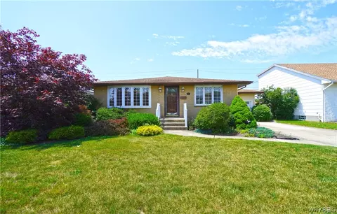 40 Fairoaks Ln, Cheektowaga, NY 14227