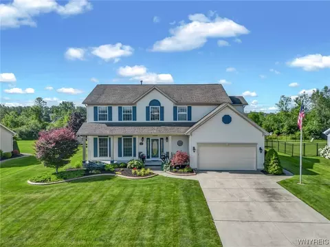 83 Hunters Ridge Rd, Orchard Park, NY 14127