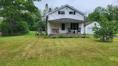 7473 Heinrich Rd, Hamburg, NY 14075
