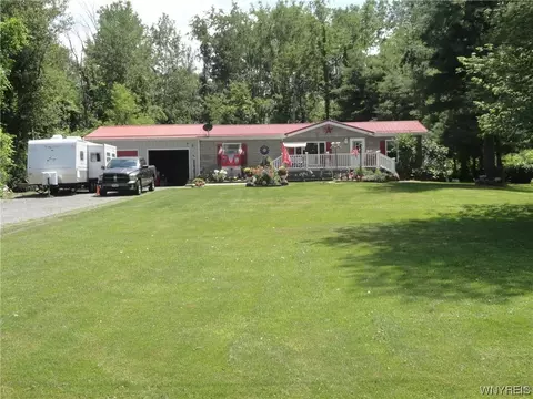 9248 Seaman Rd, Hartland, NY 14105