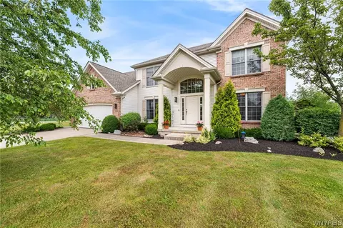 3821 Concord Dr, Wheatfield, NY 14120