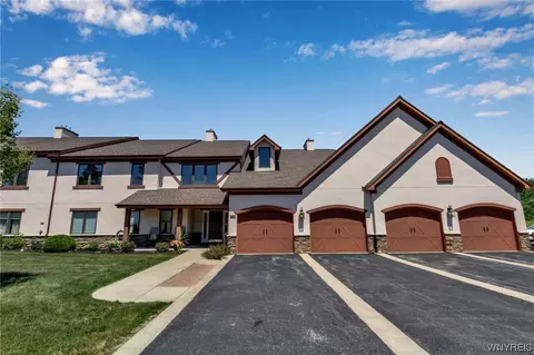 735 Legacy Dr #204, Lewiston, NY 14092