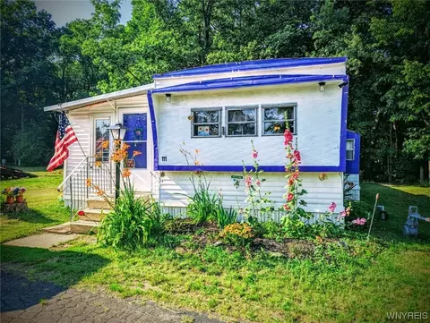 111 Andrus Cir, Hanover, NY 14136