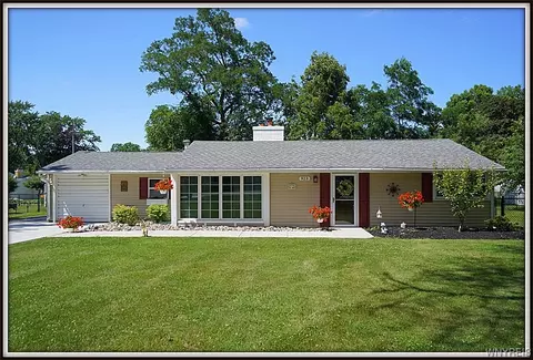 923 Orchard Dr, Lewiston, NY 14092