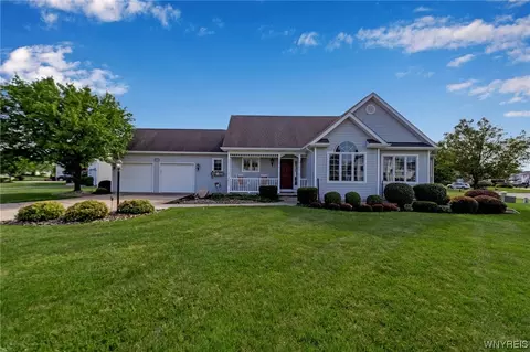 5820 Woodruff Dr, Clarence Center, NY 14032