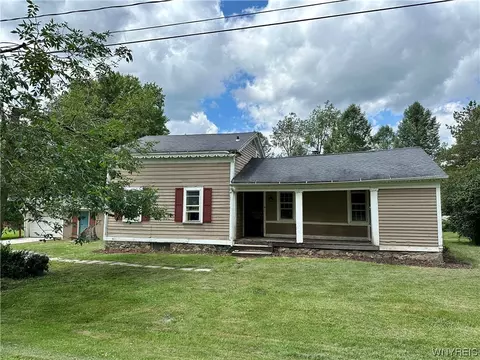 786 Wyoming Rd, Covington, NY 14591