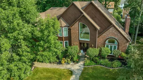 31 Parliament Ct, Getzville, NY 14068
