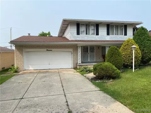14 Villa Moraine Dr, Cheektowaga, NY 14225