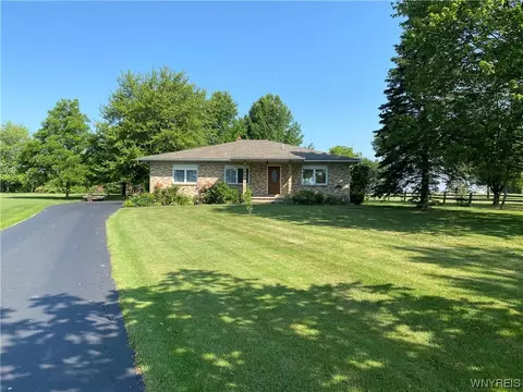 6514 Errick Rd, Wheatfield, NY 14120