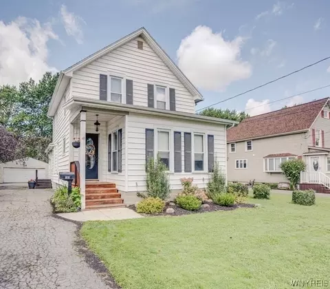 30 Hunt Ave, Hamburg, NY 14075
