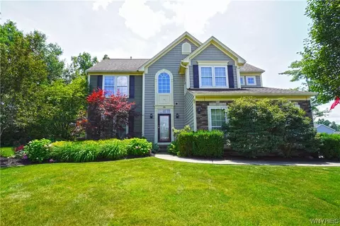 51 Breezewood Dr, Orchard Park, NY 14127