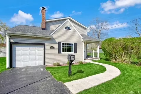 27 Garfield St, Lancaster, NY 14086