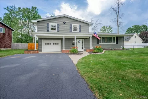 79 Roosevelt Dr, Lockport, NY 14094