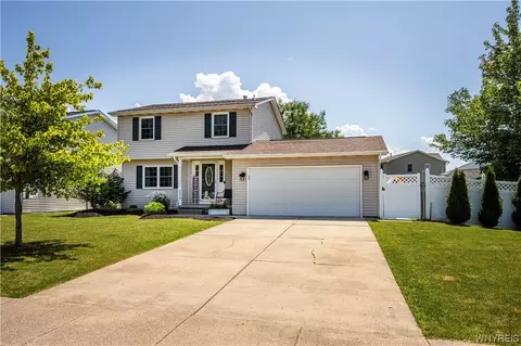 2259 Hobblebush Ln, Lake View, NY 14085