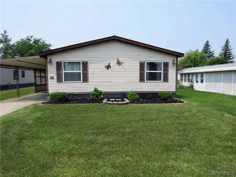 39 Harmony Ln, Cheektowaga, NY 14225