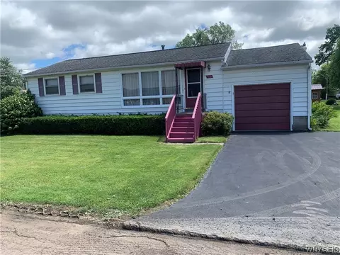 913 Columbia St, Hanover, NY 14081