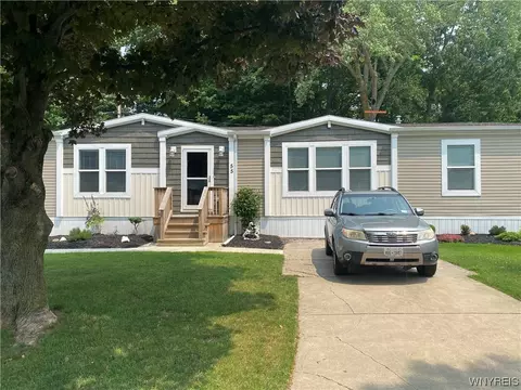 55 Carefree Ln, Cheektowaga, NY 14227