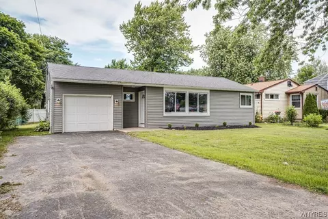 4684 Lake Shore Rd, Hamburg, NY 14075
