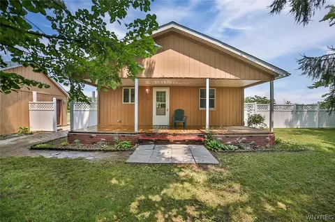 4131 Saunders Settlement Rd, Cambria, NY 14132