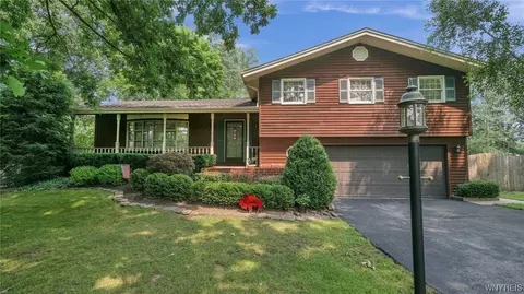 5105 Alexander Dr, Clarence, NY 14031