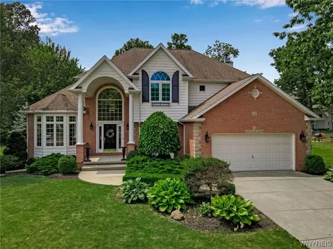 317 Deerwood Ln, Grand Island, NY 14072