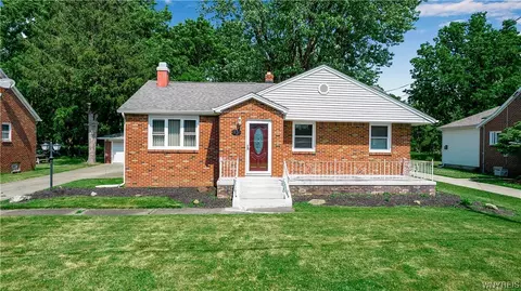 15 Eastwood Dr, West Seneca, NY 14424