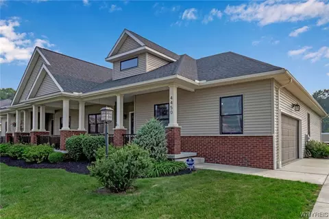 4450 Martingale Ct, Aurora, NY 14052