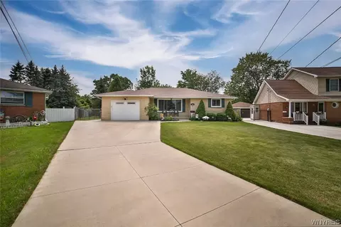115 Mitchell Dr, Tonawanda, NY 14150