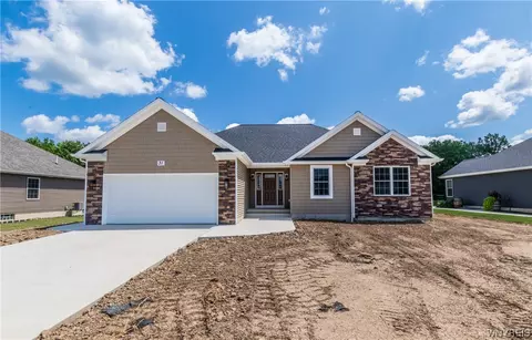 31 Castlewood Ct, Grand Island, NY 14072