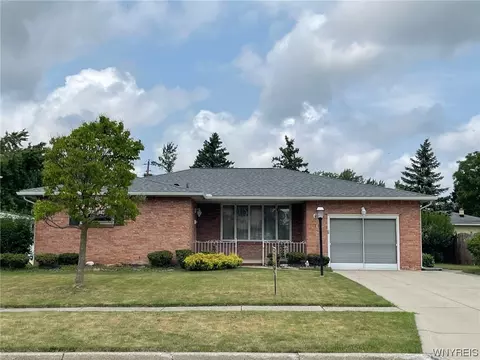 18 Diane Dr, West Seneca, NY 14224