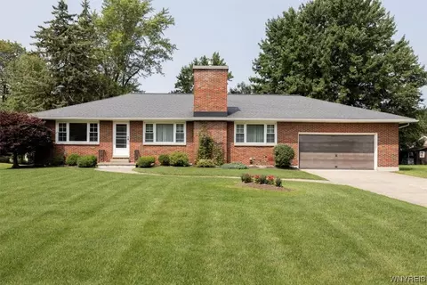 4580 W Overlook Dr, Buffalo, NY 14221
