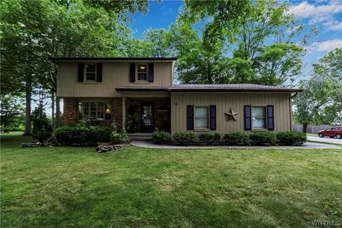 20 Crescent Dr, Newstead, NY 14001