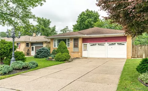 114 Donna Lea Blvd, Amherst, NY 14221