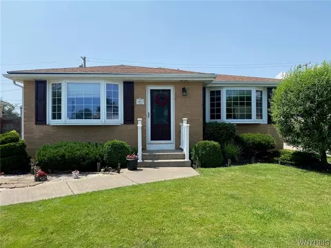 61 Lucy Ln, Cheektowaga, NY 14225