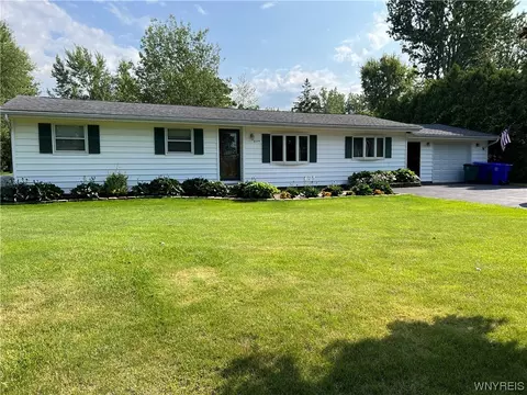 6124 Godfrey Rd, Burt, NY 14028